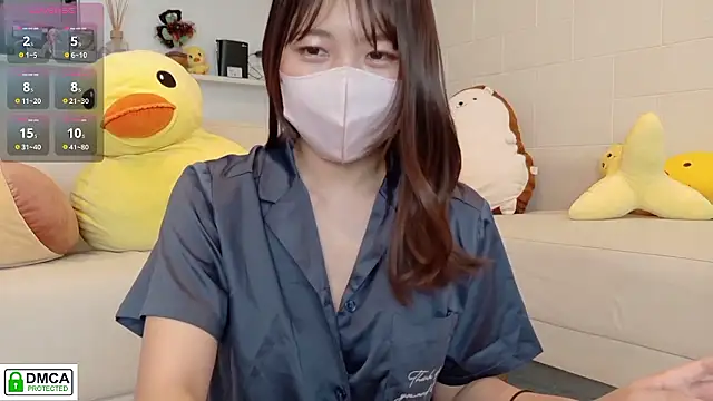 Snapshot of SUZU_ chatting on July 3, 2026, 9:43 pm SUZU online show from July 3, 2026, 9:43 pm