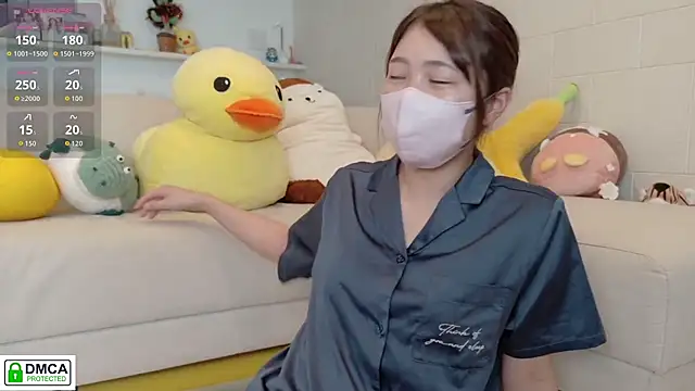 Snapshot of SUZU_ chatting on July 31, 2026, 10:09 pm SUZU online show from July 31, 2026, 10:09 pm