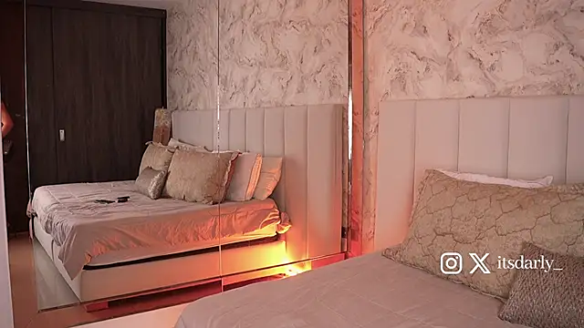 Snapshot of Rosalie_vega chatting on November 30, 2025, 3:16 pm Rosalie vega online show from November 30, 2025, 3:16 pm