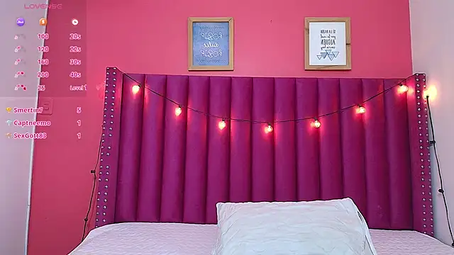 littlee emilyy  online show from January 23, 2025, 3:05 am