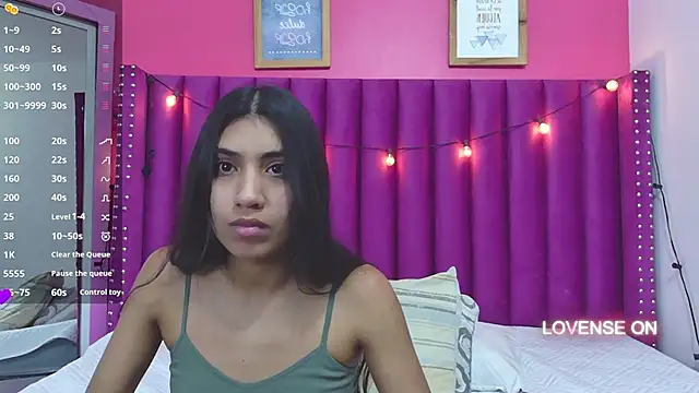 littlee emilyy  online show from March 8, 2025, 3:06 am