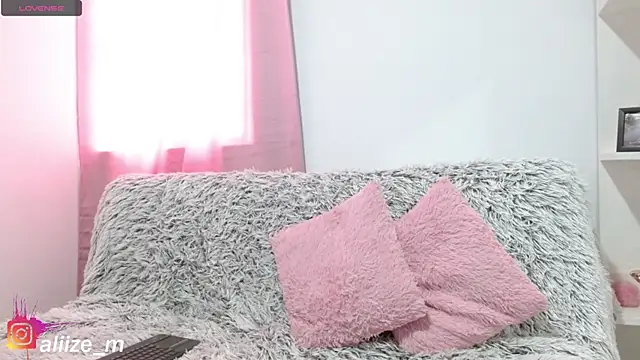 Snapshot of aliicee_m chatting on March 8, 2025, 12:20 pm aliicee m online show from March 8, 2025, 12:20 pm