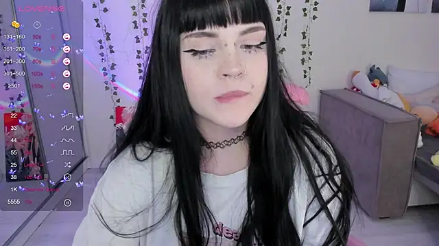 Snapshot of SelenaCute chatting on March 13, 2025, 8:15 am SelenaCute online show from March 13, 2025, 8:15 am