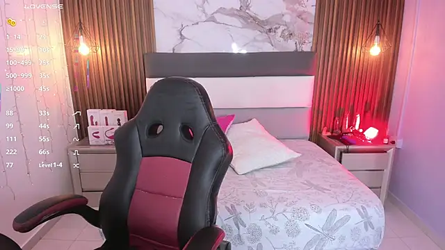 Snapshot of megancero chatting on October 25, 2025, 12:45 pm megancero online show from October 25, 2025, 12:45 pm