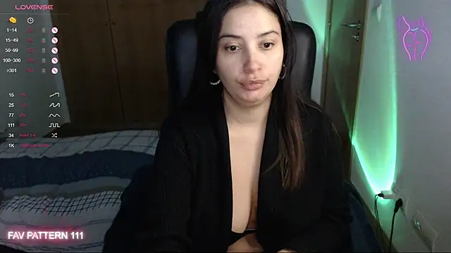 Snapshot of AnnaQueen chatting on January 14, 2025, 6:56 am AnnaQueen online show from January 14, 2025, 6:56 am