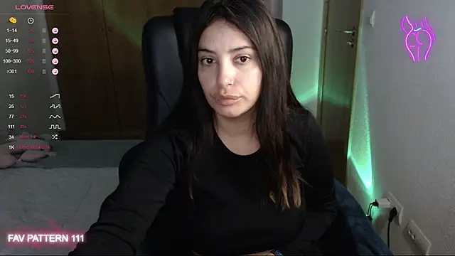 Snapshot of AnnaQueen chatting on January 27, 2025, 10:06 pm AnnaQueen online show from January 27, 2025, 10:06 pm