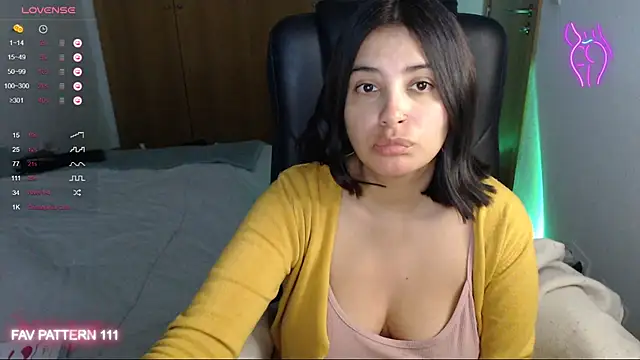 Snapshot of AnnaQueen chatting on February 17, 2025, 9:41 pm AnnaQueen online show from February 17, 2025, 9:41 pm