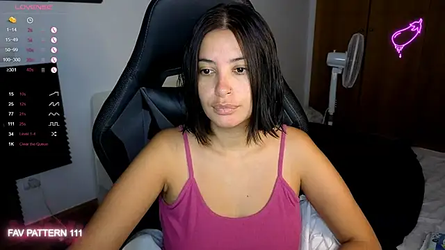 Snapshot of AnnaQueen chatting on September 26, 2025, 2:15 am AnnaQueen online show from September 26, 2025, 2:15 am