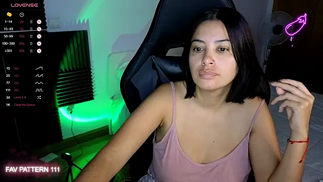 Snapshot of AnnaQueen chatting on October 18, 2025, 2:25 am AnnaQueen online show from October 18, 2025, 2:25 am