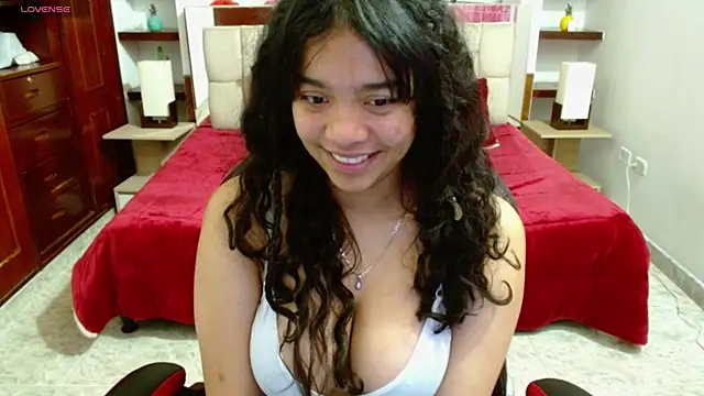 laureentt  online show from March 8, 2025, 3:39 am