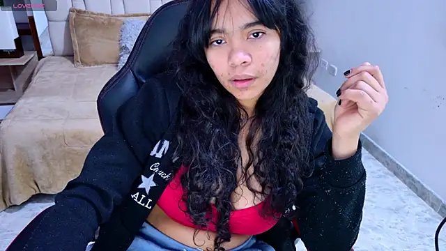 laureentt  online show from September 19, 2025, 3:19 am