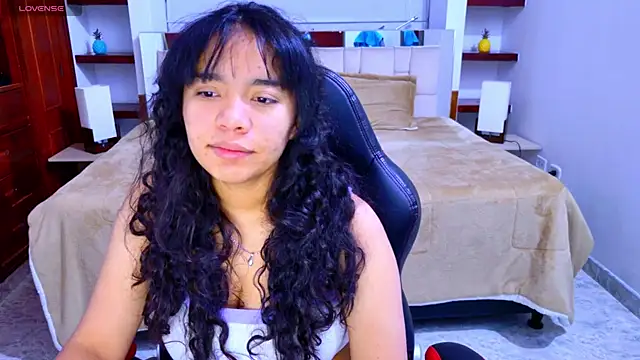 laureentt  online show from October 7, 2025, 3:14 am