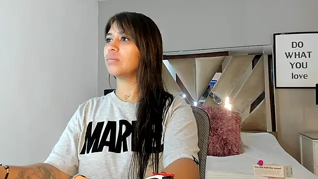 sharlott18 online show from December 2, 2024, 11:56 am