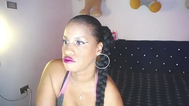 Snapshot of pamela_guzmaan chatting on November 6, 2025, 7:15 pm pamela guzmaan online show from November 6, 2025, 7:15 pm