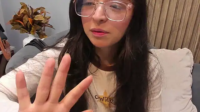 Snapshot of Eva_Macalliter chatting on March 20, 2025, 2:40 am Eva Macalliter online show from March 20, 2025, 2:40 am