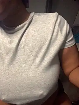 Snapshot of SweetHoneyBunz chatting on September 26, 2025, 10:14 pm SweetHoneyBunz online show from September 26, 2025, 10:14 pm