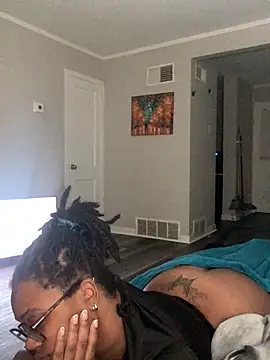 Snapshot of SweetHoneyBunz chatting on October 28, 2025, 4:16 am SweetHoneyBunz online show from October 28, 2025, 4:16 am