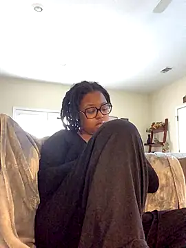 Snapshot of SweetHoneyBunz chatting on November 28, 2025, 8:00 pm SweetHoneyBunz online show from November 28, 2025, 8:00 pm