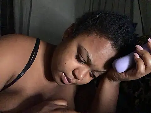 SweetHoneyBunz online show from July 18, 2026, 4:38 am