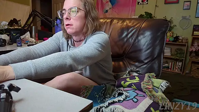 Linzy 19 online show from March 18, 2025, 2:25 am