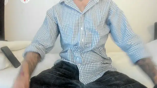 Snapshot of RoosterWabbit chatting on November 5, 2025, 6:52 pm RoosterWabbit online show from November 5, 2025, 6:52 pm
