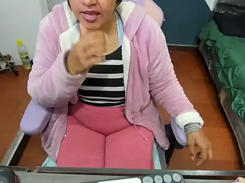 Snapshot of daleska_ayala_1 chatting on September 24, 2025, 8:45 pm daleska ayala 1 online show from September 24, 2025, 8:45 pm