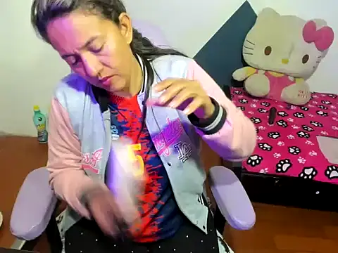 Snapshot of daleska_ayala_1 chatting on November 6, 2025, 10:32 pm daleska ayala 1 online show from November 6, 2025, 10:32 pm