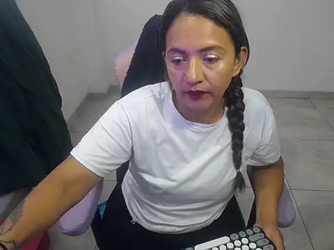 Snapshot of daleska_ayala_1 chatting on November 28, 2025, 9:28 pm daleska ayala 1 online show from November 28, 2025, 9:28 pm