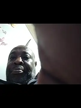 Snapshot of macnificent1fr chatting on October 19, 2025, 2:01 am macnificent1fr online show from October 19, 2025, 2:01 am