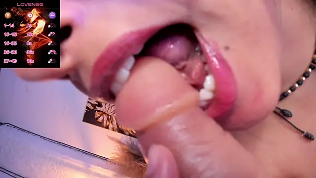 Snapshot of Alizon_1 chatting on October 9, 2025, 8:18 pm Alizon 1 online show from October 9, 2025, 8:18 pm