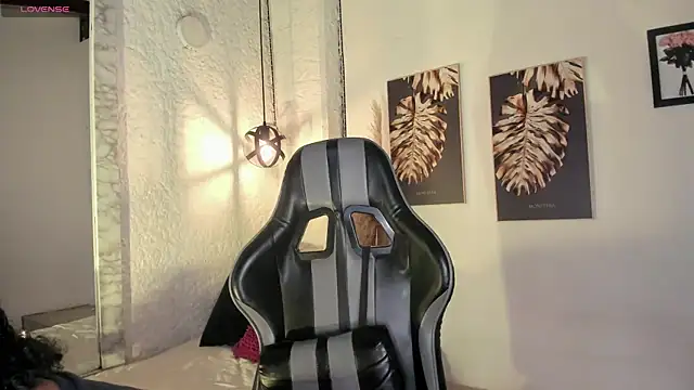 Snapshot of Alizon_1 chatting on November 8, 2025, 7:45 pm Alizon 1 online show from November 8, 2025, 7:45 pm