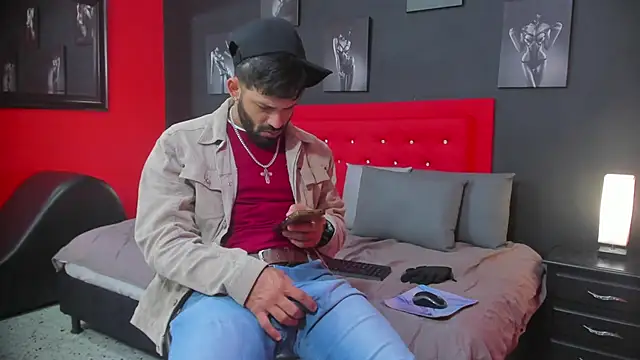 Snapshot of Thiagogomez chatting on October 3, 2025, 12:46 pm Thiagogomez online show from October 3, 2025, 12:46 pm