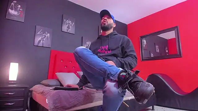 Snapshot of Thiagogomez chatting on November 27, 2025, 12:29 pm Thiagogomez online show from November 27, 2025, 12:29 pm