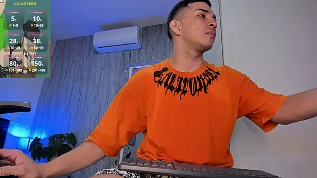 Snapshot of JUANDIAMONDS98 chatting on October 14, 2025, 1:23 pm JUANDIAMONDS98 online show from October 14, 2025, 1:23 pm