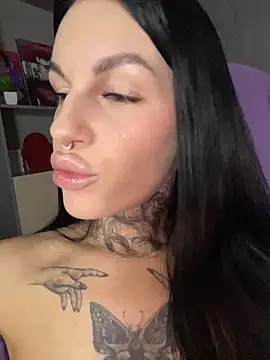 Snapshot of angel_devil_forever chatting on May 23, 2026, 10:14 pm angel devil forever online show from May 23, 2026, 10:14 pm