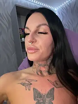 Snapshot of angel_devil_forever chatting on May 24, 2026, 9:31 pm angel devil forever online show from May 24, 2026, 9:31 pm