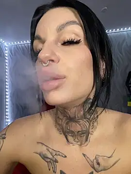 Snapshot of angel_devil_forever chatting on June 14, 2026, 2:24 am angel devil forever online show from June 14, 2026, 2:24 am