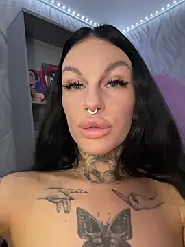 Snapshot of angel_devil_forever chatting on June 21, 2026, 8:33 pm angel devil forever online show from June 21, 2026, 8:33 pm