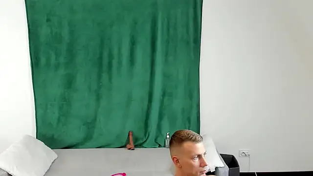 Snapshot of Georgearmwrestler chatting on December 18, 2024, 4:17 pm Georgearmwrestler online show from December 18, 2024, 4:17 pm