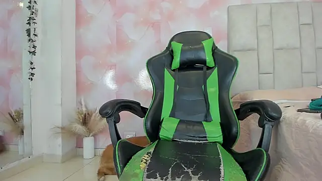 aida rose  online show from March 19, 2025, 9:05 pm