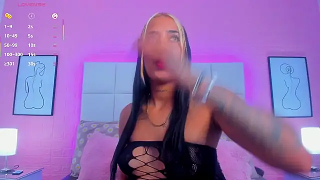 Snapshot of charlotte_kisss chatting on May 31, 2026, 12:23 pm charlotte kisss online show from May 31, 2026, 12:23 pm