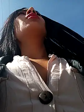 Snapshot of Astrid-- chatting on January 13, 2025, 3:04 pm Astrid-- online show from January 13, 2025, 3:04 pm