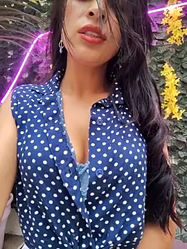 Snapshot of Astrid-- chatting on October 9, 2025, 7:56 pm Astrid-- online show from October 9, 2025, 7:56 pm