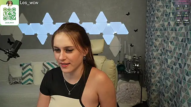 Snapshot of HarleyDeess chatting on February 18, 2025, 10:25 pm HarleyDeess online show from February 18, 2025, 10:25 pm