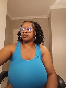 bustylisa1983 online show from June 12, 2026, 5:39 am
