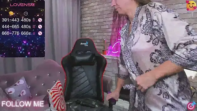 Snapshot of SarahCoksss chatting on January 24, 2025, 1:03 am SarahCoksss online show from January 24, 2025, 1:03 am