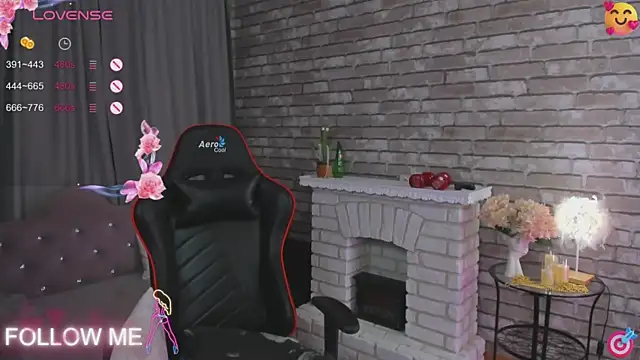 Snapshot of SarahCoksss chatting on October 8, 2025, 12:52 am SarahCoksss online show from October 8, 2025, 12:52 am