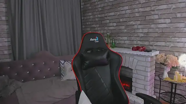 Snapshot of SarahCoksss chatting on October 19, 2025, 12:44 am SarahCoksss online show from October 19, 2025, 12:44 am