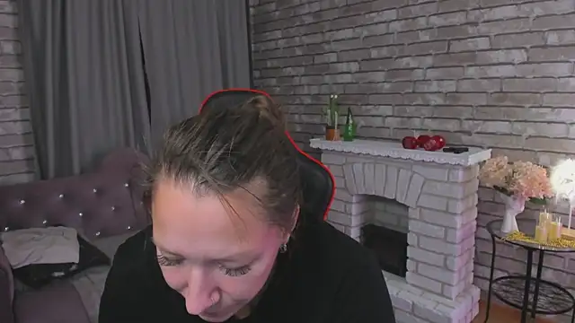 Snapshot of SarahCoksss chatting on October 22, 2025, 12:33 am SarahCoksss online show from October 22, 2025, 12:33 am