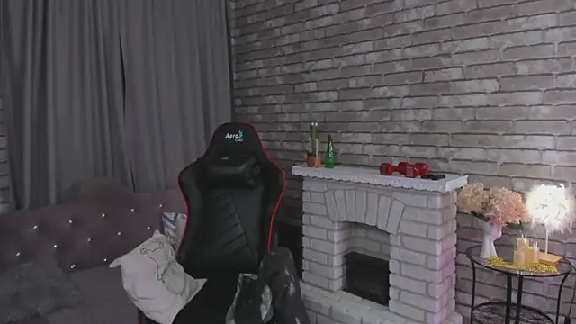 Snapshot of SarahCoksss chatting on October 23, 2025, 12:32 am SarahCoksss online show from October 23, 2025, 12:32 am